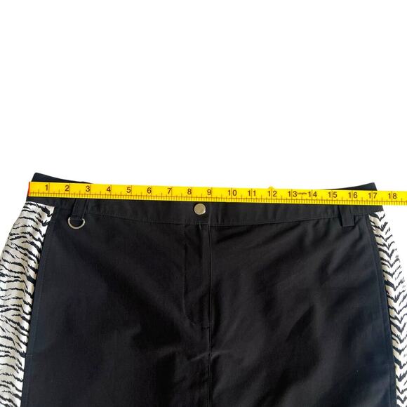 Chicos Womens Zenergy Golf Animal Print Skort Black White Size 2/Large 12 - Picture 4 of 9